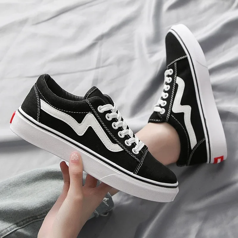 Vans Shoes Old Skool - 女性のための通気性のあるスケートボーディングスニーカー、ウォーキングトレーナー、白い靴、フラットジョギングシューズ、ローアッパー、白い、アウトドア、若者の学生