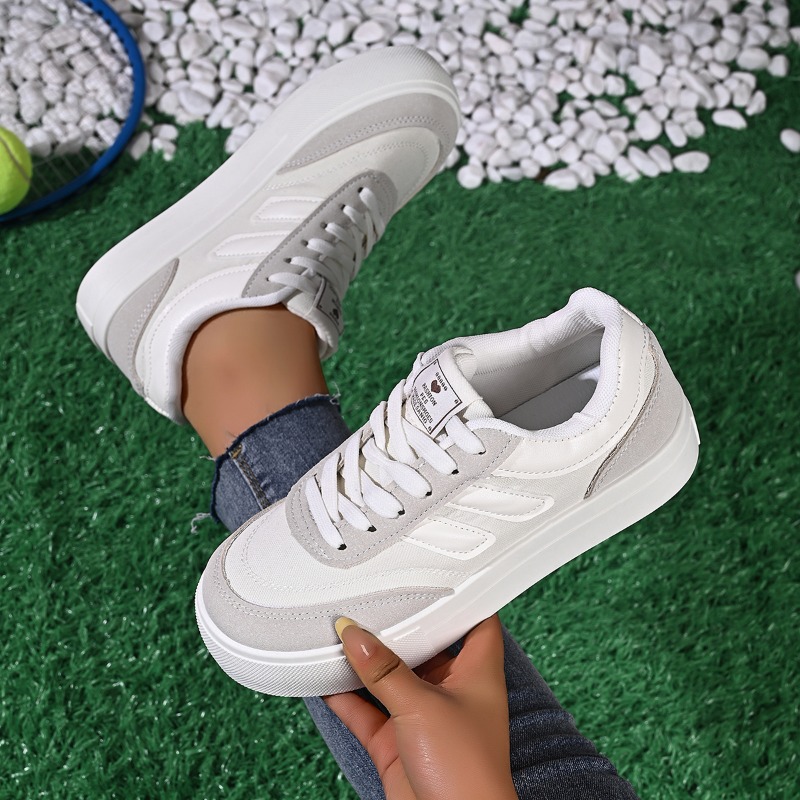 真新しい女性用キャンバスヴァルカナイズシューズ、レースアップ - Vans Shoes Old Skool のレビューと価格